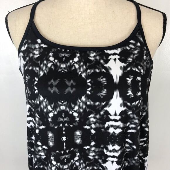Fabletics Norwalk Racerback Tank Top Black White Built-In Bra Athletic Womens - Picture 8 of 8